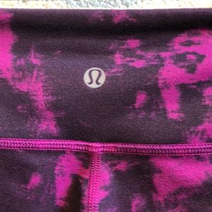 lululemon athletica Pants - Lululemon purple & black crop leggings sz 4 59796 lululemon athletica Pants - Lululemon purple & black crop leggings sz 4 59796